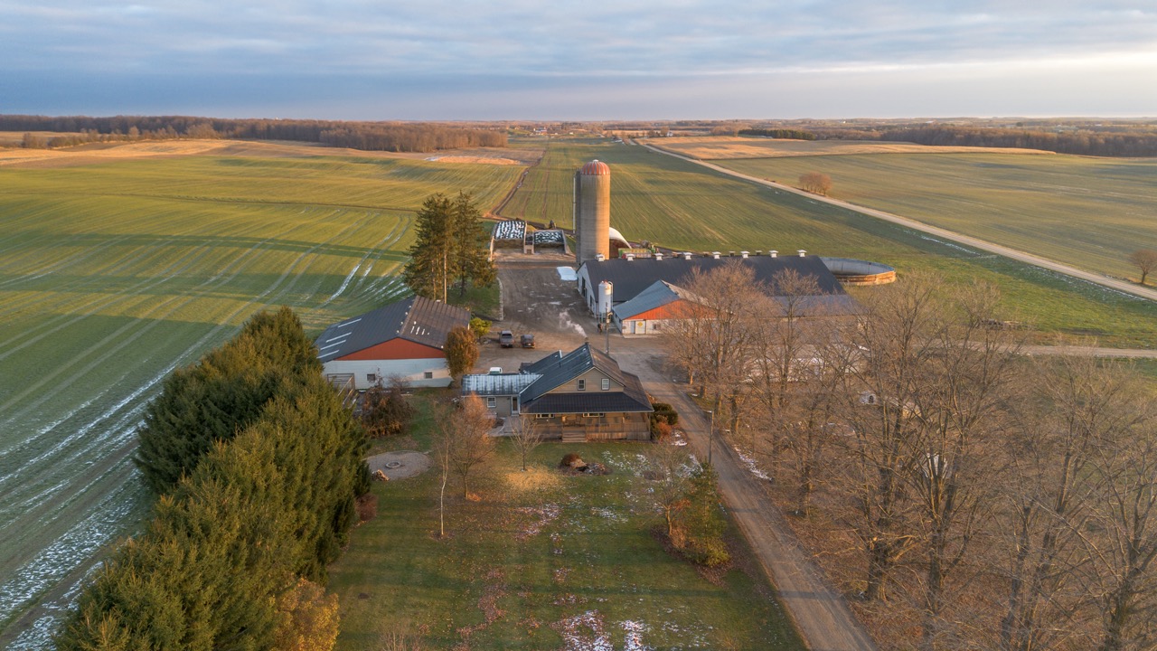 38152 Hawkins Rd, Auburn, Ontario    - Photo 1 - RP139954239