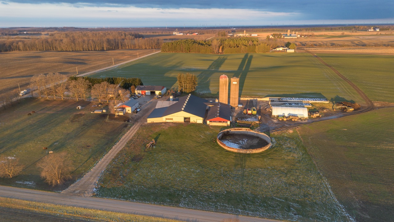 38152 Hawkins Rd, Auburn, Ontario    - Photo 5 - RP139954239