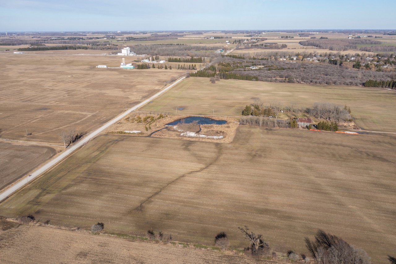 12675 Sixteen Mile Rd, Denfield, Ontario    - Photo 2 - RP4017114027