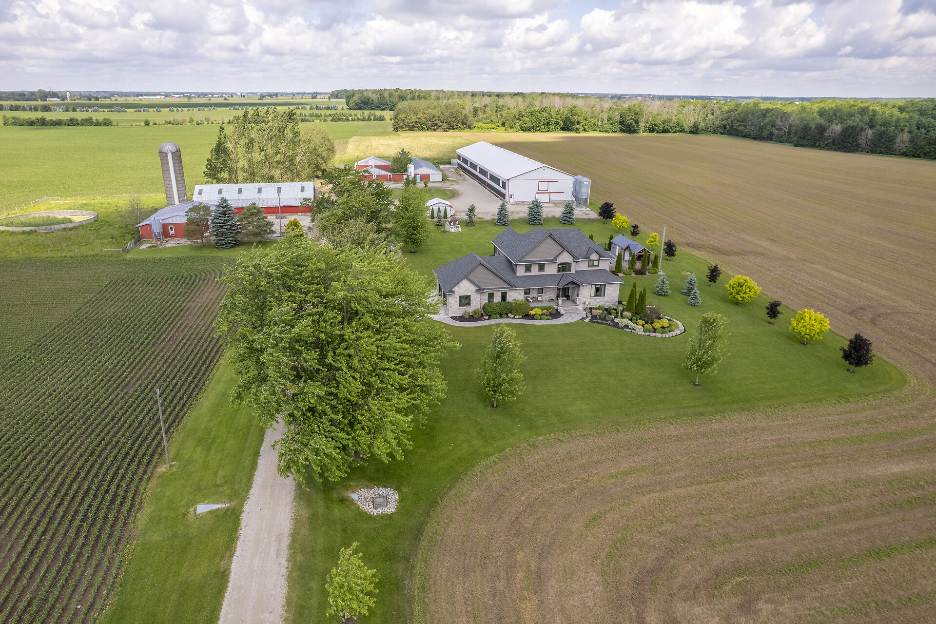 6928 Wellington Road 10, Mapleton, Ontario    - Photo 1 - RP7799369918